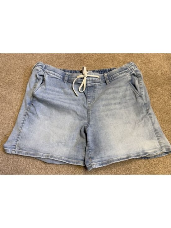 Torrid Pants - Torrid Size 3 Jean Shorts 22 / 24 Light Wash Drawstring Waist 6" Inseam
